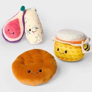 GIGGLESCAPE CHARCUTERIE BOX PLUSH SET, FIG, BLUE CHEESE, HONEY & CRACKER